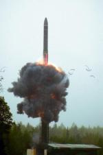 ≥Z kosmodromu w Plisiecku  wystrzelono rakietę RS-24 (zdjęcie z podobnej próby w maju 2007)