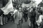 Argentyńczycy mieszkający w stolicy Urugwaju Montevideo demonstrują poparcie dla zajęcia Falklandów w kwietniu 1982 r.