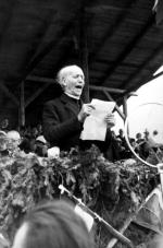 Ksiądz Andrej Hlinka na uroczystości w Nitrze, z okazji 1100. rocznicy budowy pierwszego kościoła na ziemiach słowackich. 1933 r.