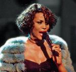 Whitney Houston ma dług wdzięczności wobec królowej country. To Dolly Parton w 1974 r. napisała i nagrała piosenkę „I Will Always Love You”, która w wykonaniu Houston stała się najpopularniejszą balladą lat 90.