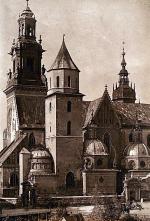 Południowa elewacja katedry z kaplicami: Potockich, Wazów i Zygmuntowską, oraz wieża wikaryjska
