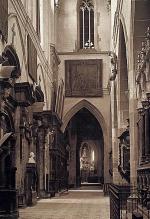 Wnętrze katedry – południo-we ramię ambitu, widok w kierunku zachodnim