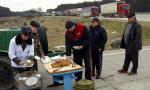 Po stronie ukraińskiej przejścia w Dorohusku Straż Graniczna przygotowała dla czekających na przejazd kierowców ciepłe posiłki 