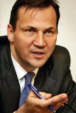 Radosław Sikorski: W sojuszu jest taka niepisana umowa, że my angażujemy się w operacje, które nie są w rejonach o priorytetowym znaczeniu dla Polski, ale w zamian miło by było, gdyby strona amerykańska upewniła nas, że obowiązuje tradycyjna gwarancja obrony terytorium sojuszu