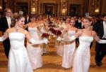 Każda młoda dziewczyna w Austrii marzy o zatańczeniu poloneza na balu debiutantek i wejściu w świat dorosłych