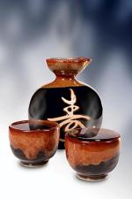 Sake podawana w ceramice