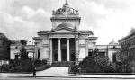 Synagogę zaprojektował Leandro Jan Marconi, twórca m.in. pałacu Sobańskich i pałacu Branickich