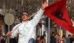 Młodzi kosowscy Albańczycy w Prisztinie świętowanie suwerenności rozpoczęli już w piątek 