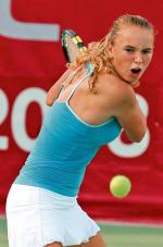 Duńska Polka Caroline Wozniacki sprawiła we wtorek największą niespodziankę – wygrała w stolicy Kataru z finalistką Wimbledonu Francuzką Marion Bartoli