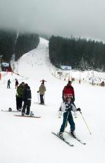 Na najtrudniejszym w Zakopanym stoku narciarskim na Nosalu leży ponad pół metra sztucznego i naturalnego śniegu
