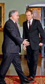Donald Tusk przekonuje, że jego relacje z Lechem Kaczyńskim są coraz lepsze (na zdjęciu podczas spotkania 4 lutego)