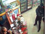 Film z monitoringu w sklepie nie pomógł zidentyfikować bandyty, mimo że miał on bardzo charakterystyczne ubranie