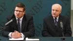 Przy tak silnym sprzeciwie premiera Sławomir Skrzypek, prezes NBP (od lewej), musi podjąć odważną decyzję co dalej z kandydaturą Witolda Kozińskiego na wiceprezesa banku 