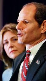 – Szczerze przepraszam – powiedział wczoraj mocnym głosem gubernator Spitzer. U jego boku stała wielokrotnie zdradzona żona