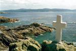 Krzyże na wybrzeżu przypominają o marynarzach, którzy zginęli na morzu