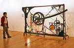 Jean Tinguely lubował się w łączeniu starych części znalezionych na złomowisku