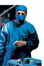 Stanley Tucci jako neurochirurg w serialu „1300 gramów”
