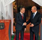 Donald Tusk i Ehud Olmert spotkali się w dobrych nastrojach