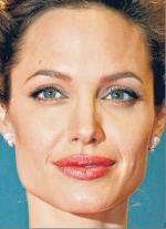 Twarz aktorki Angeliny Jolie ma wszystko, co świadczy o atrakcyjności: pełne usta i duże oczy