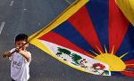 Flagi Tybetu są na świecie coraz chętniej kupowane przez organizatorów antychińskich protestów