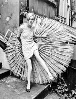 Słynna w latach 60. brytyjska modelka Twiggy wprowadziła styl na „nastolatkę z fizycznym niedorozwojem” 