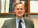 Klaus Schmidt-Hebbel specjalizuje się w problemach gospodarczych krajów rozwijających się