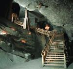 Jedna ze starych komór wydobywczych w kopalni soli w Wieliczce – widok współczesny 