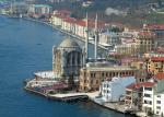 Stambulski meczet Ortaköy stoi tuż nad brzegiem cieśniny Bosfor