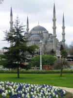 Błękitny Meczet (1606 – 1619 r.) miał przyćmić wspaniałością stąjącą nieopodal świątynię Hagia Sofia