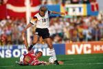 Euro 1992. Puchar Delaunaya wywalczyli Duńczycy, którzy w finale pokonali Niemców: Jürgen Klinsmann i duński obrońca Torben Piechnik. Cztery lata później triumfowali Niemcy z Klinsmannem w roli kapitana