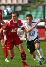 19-letni Maciej Rybus (w białej koszulce) strzelił Wiśle dwie bramki w meczu ligowym. Czy dziś powtórzy ten wyczyn?