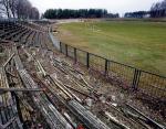 Połowa obecnego stadionu Hutnika niszczeje od kilkunastu lat