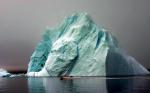 Góry lodowe na morzu w pobliżu fiordu Sermilik