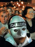 Zwolennicy opozycyjnej Zjednoczonej Koalicji manifestowali na ulicach w charakterystycznych maskach już w środę wieczór