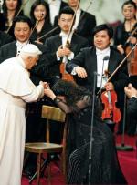 Chińska orkiestra zagrała dla papieża w Watykanie 7 maja 2008 r.