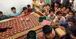 Fabryki dywanów w Indiach masowo zatrudniają dzieci. Płacą im znacznie mniej niż dorosłym