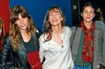 Jane Birkin i jej córki: Lou Doillon i Charlotte Gainsbourg. Wyglądają jak siostry, również pod względem sposobu ubrania. W ich strojach i stylu 