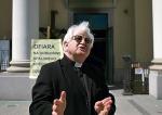 Ks. Wiesław Niewęgłowski ma nadzieję, że do września uda się wyremontować większą część kościoła 