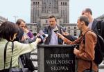 Obywatele dla Warszawy rozpoczęli wczoraj przed PKiN zbieranie podpisów przeciw zabudowie parku. Tekst petycji na stronach www.zw.com.pl i www.dlawarszawy.pl