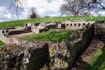 Fundamenty łaźni rzymskiej. Vindolanda, Mur Hadriana