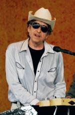 Podczas pobytu Boba Dylana w Warszawie obowiązywał całkowity zakaz fotografowania artysty. Na zdjęciu podczas koncertu w Nowym Orleanie, 2006 r. 