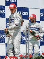 Robert Kubica (z lewej) i Nick Heidfeld – dwaj kierowcy BMW Sauber na podium