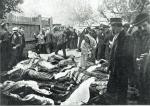 Zwłoki pomordowanych podczas pogromu w 1906 roku na podwórzu szpitala żydowskiego w Białymstoku