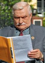 – Nie macie ani jednego mojego podpisu, jesteście nadzy, moi kochani, i za to będziecie mieli sprawę, którą przegracie – mówił wczoraj Lech Wałęsa