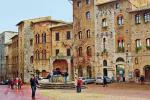 W pobliżu rynku San Gimignano wychował się nauczyciel polskich królów, Kallimach