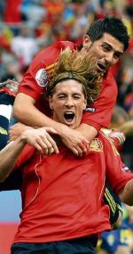 Hiszpańskie gwiazdy: David Villa (wyżej) i Fernando Torres