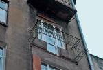 Amatorów na mieszkania z takimi balkonami raczej nie znajdziemy