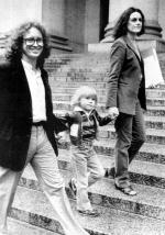 William Ayers i Bernardine Dohrn, założyciele lewackiej organizacji terrorystycznej Weatherman działającej w latach 60. i 70. Ayers wykłada dziś na uniwersytecie w Chicago. To u niego w domu doszło do namaszczenia Obamy na senatora stanowego