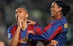 Dla Ronaldinho (z prawej) nie ma już w Barcelonie miejsca. Thierry Henry też jest bliski odejścia  