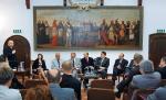 Uczestnicy debaty, która odbyła się na zamku w Niepołomicach, dyskutowali m.in. o potrzebach inwestycyjnych samorządów
